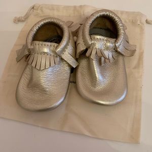 Freshly Picked Platinum Mini Sole Mocc